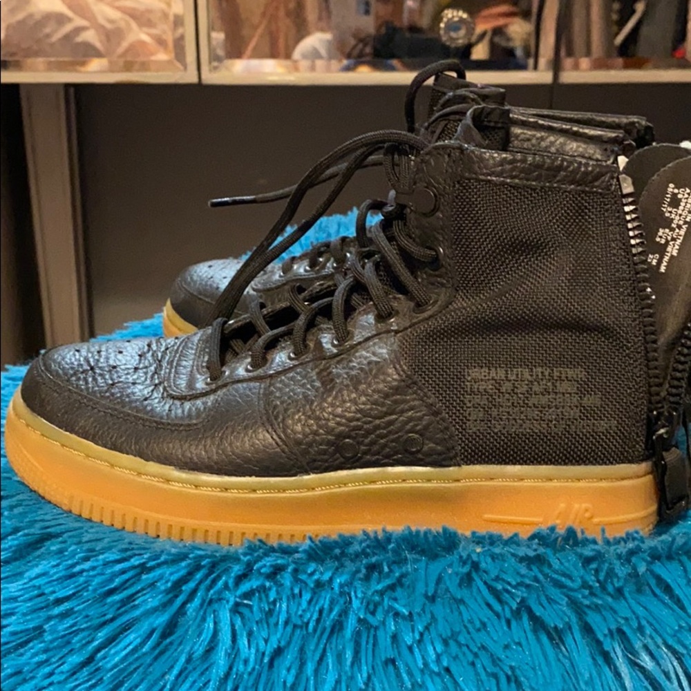 High top Nike